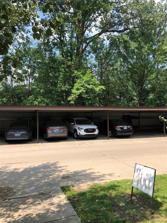35471 HICKORY WOODS DR, Clinton Twp, MI 48035 — Photo 4