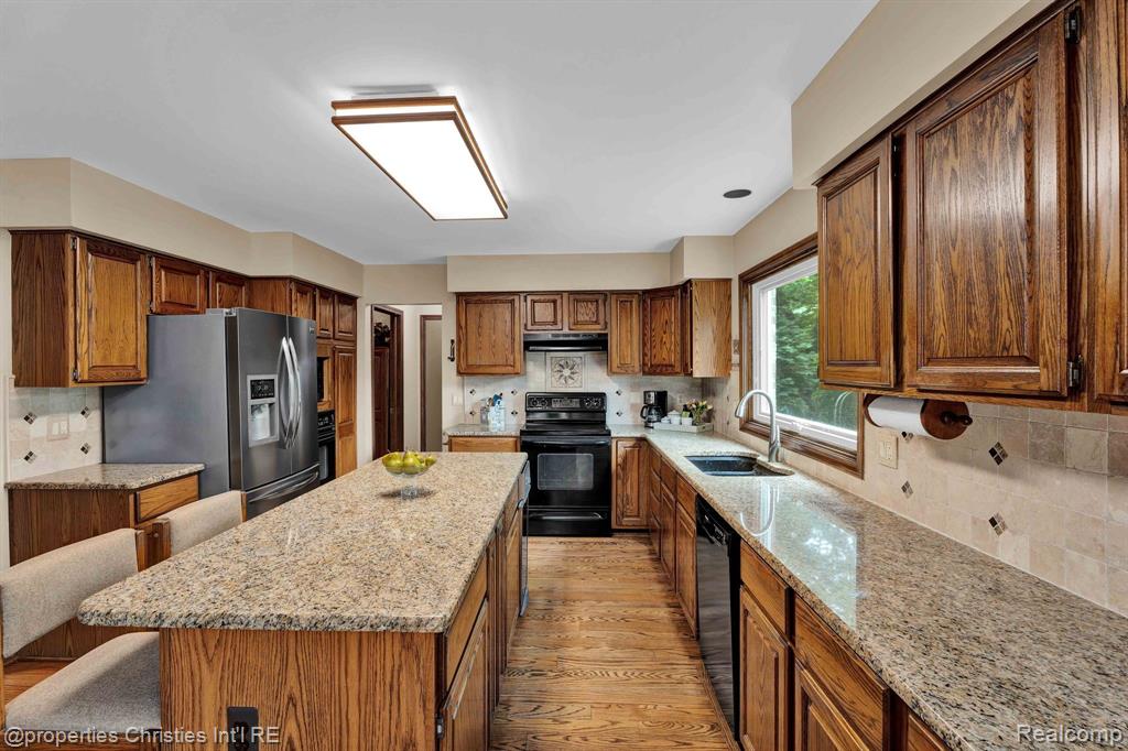 5641 SUSSEX Drive, Troy, MI 48098 — Photo 16