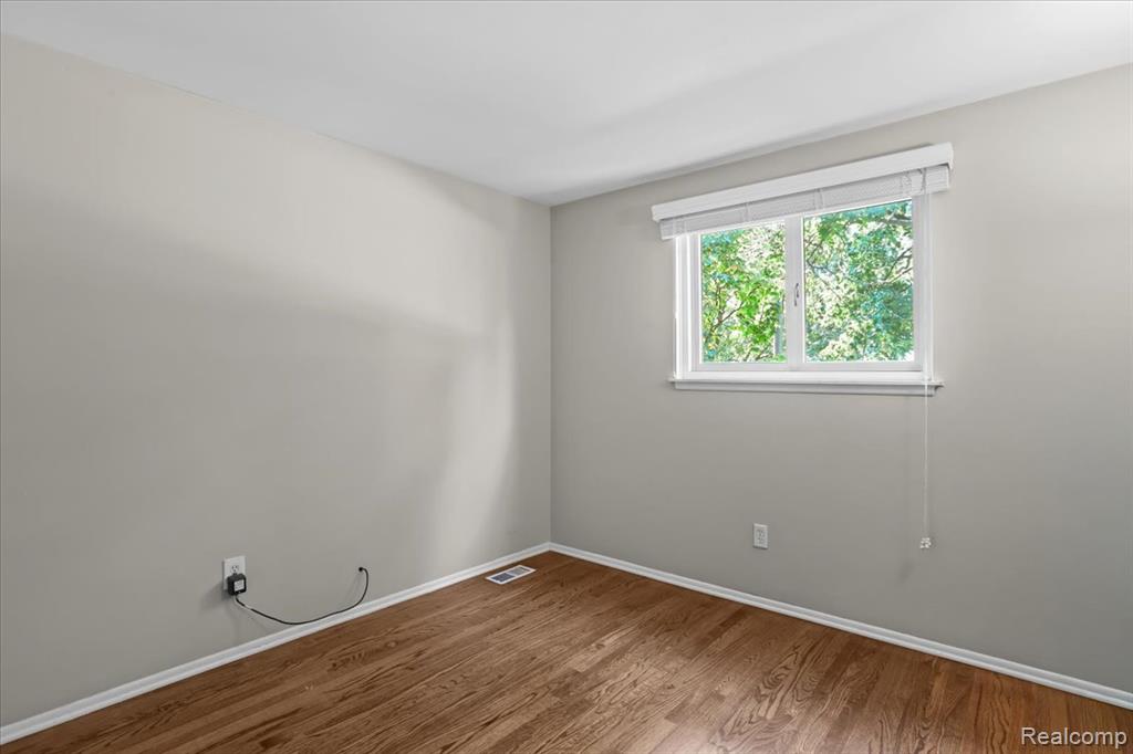 555 Lindsay Drive, Plymouth, MI 48170 — Photo 14