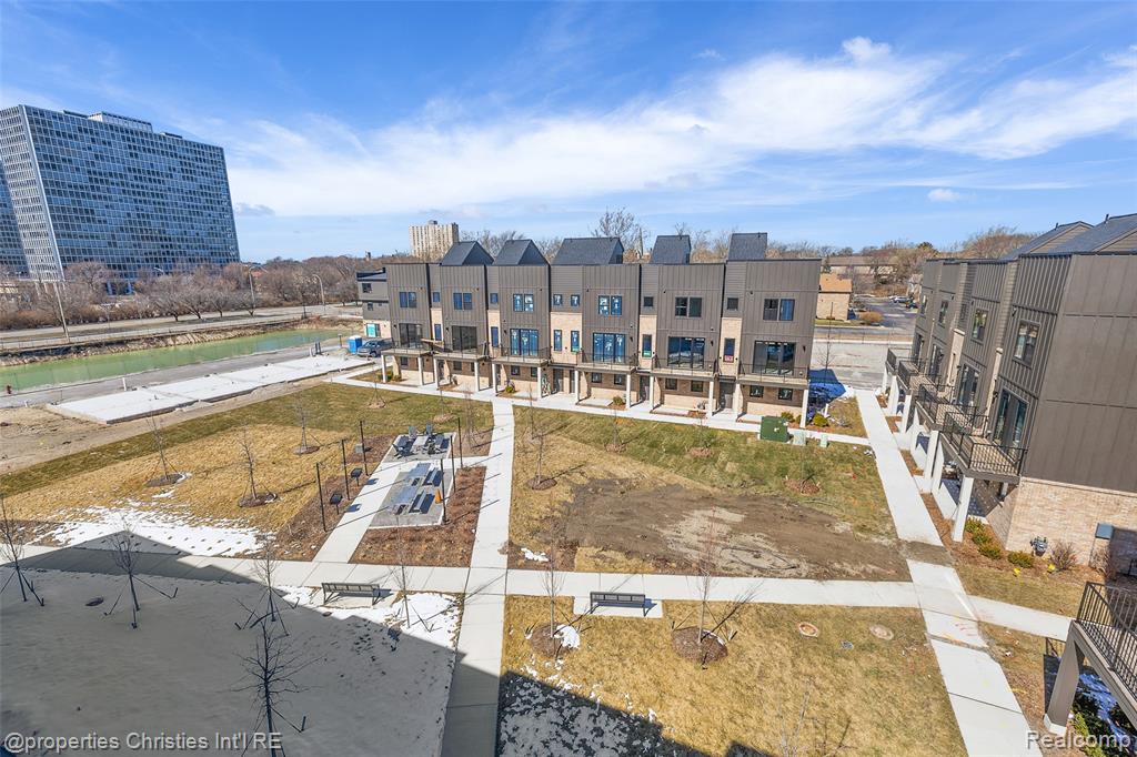 1041 HAMPTON Circle - Photo 3