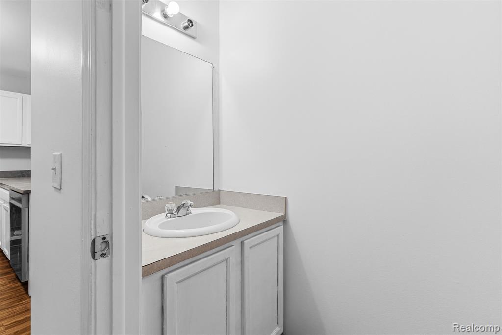 253 Stonegate W, Pontiac, MI 48341 — Photo 16