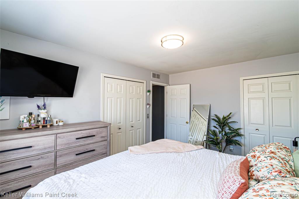 17437 Utica Oaks Lane, Roseville, MI 48066 — Photo 24