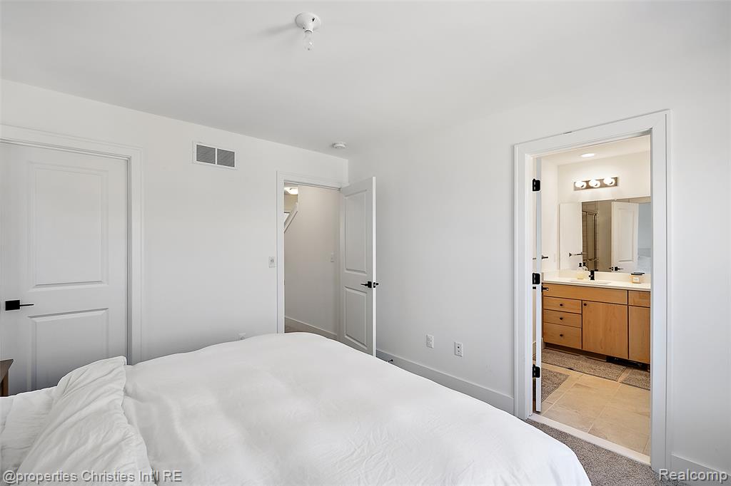 1041 HAMPTON Circle, 43, Detroit, MI 48207 — Photo 21