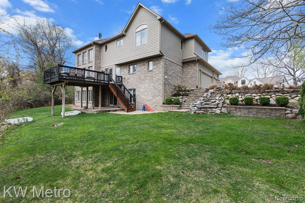 9025 HURON BLUFFS Drive, White Lake, MI — Photo 35
