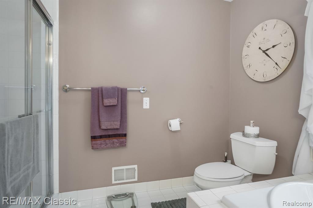 5924 LOVEWOOD Court, Canton, MI 48187 — Photo 29