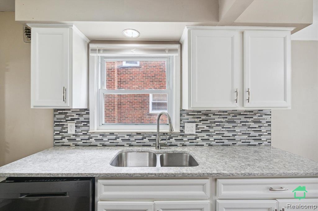 9628 Cavell Street, Livonia, MI 48150 — Photo 15