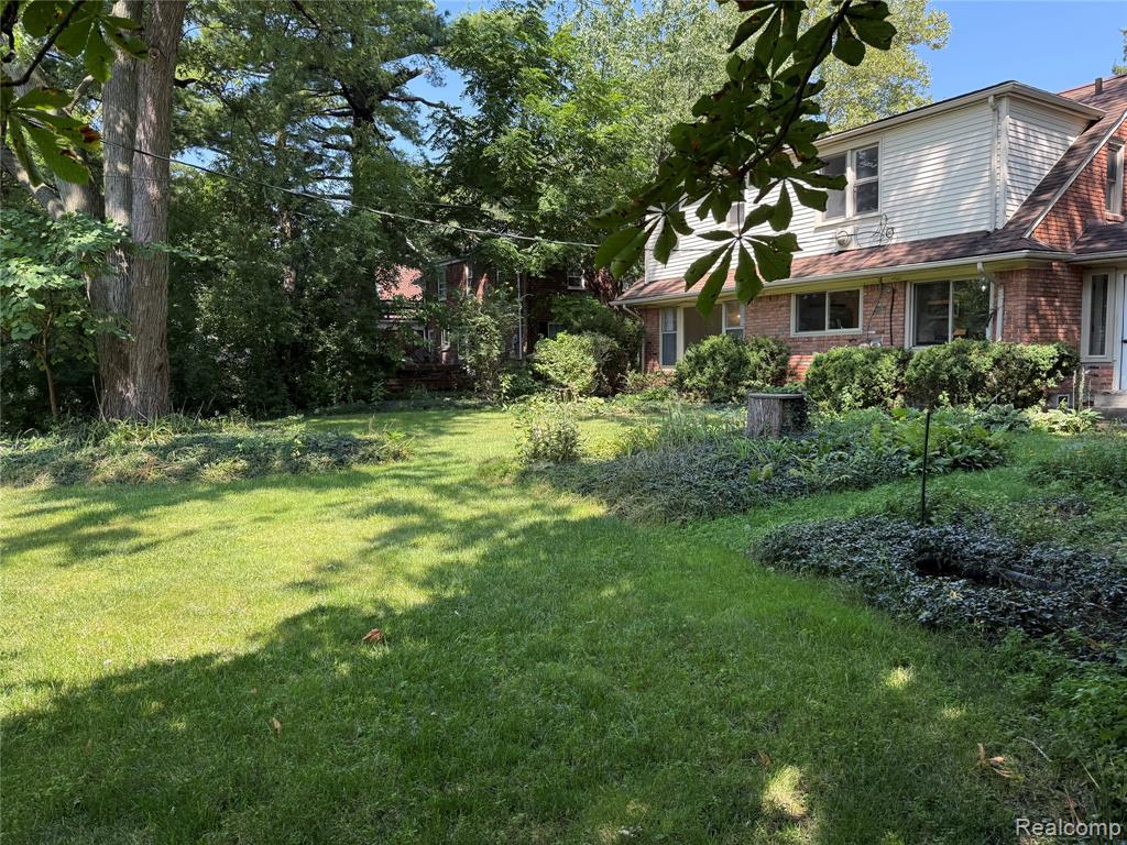 18141 Sunnybrook Avenue, Lathrup Village, MI 48076 — Photo 43