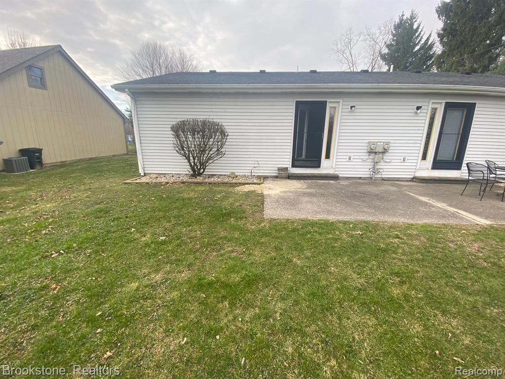 940 FRED W MOORE, St. Clair, MI 48079 — Photo 13