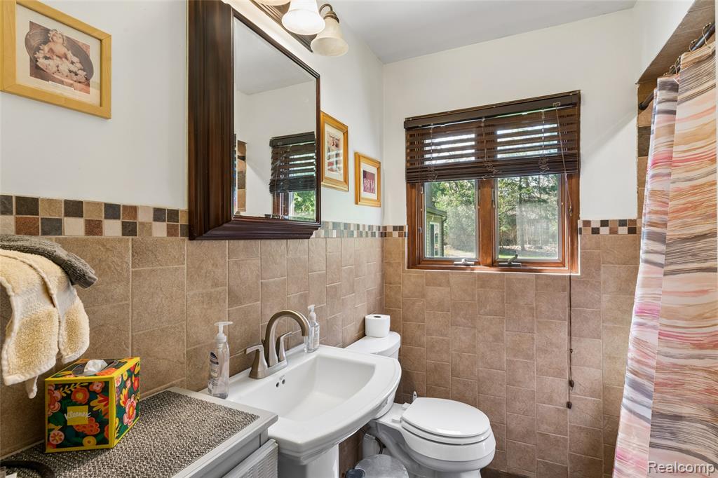 6214 Hugh Street, Burton, MI 48509 — Photo 42