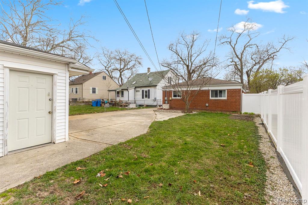 4928 RAYMOND Avenue, Dearborn Heights, MI 48125 — Photo 27