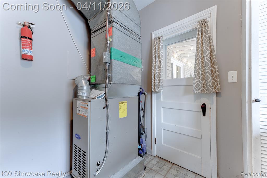 23033 Hawthorne Street, Farmington, MI 48336 — Photo 19