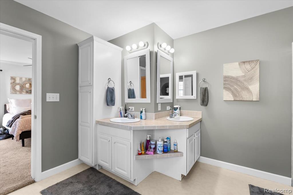 11201 Woodchester Court, South Lyon, MI 48178 — Photo 23