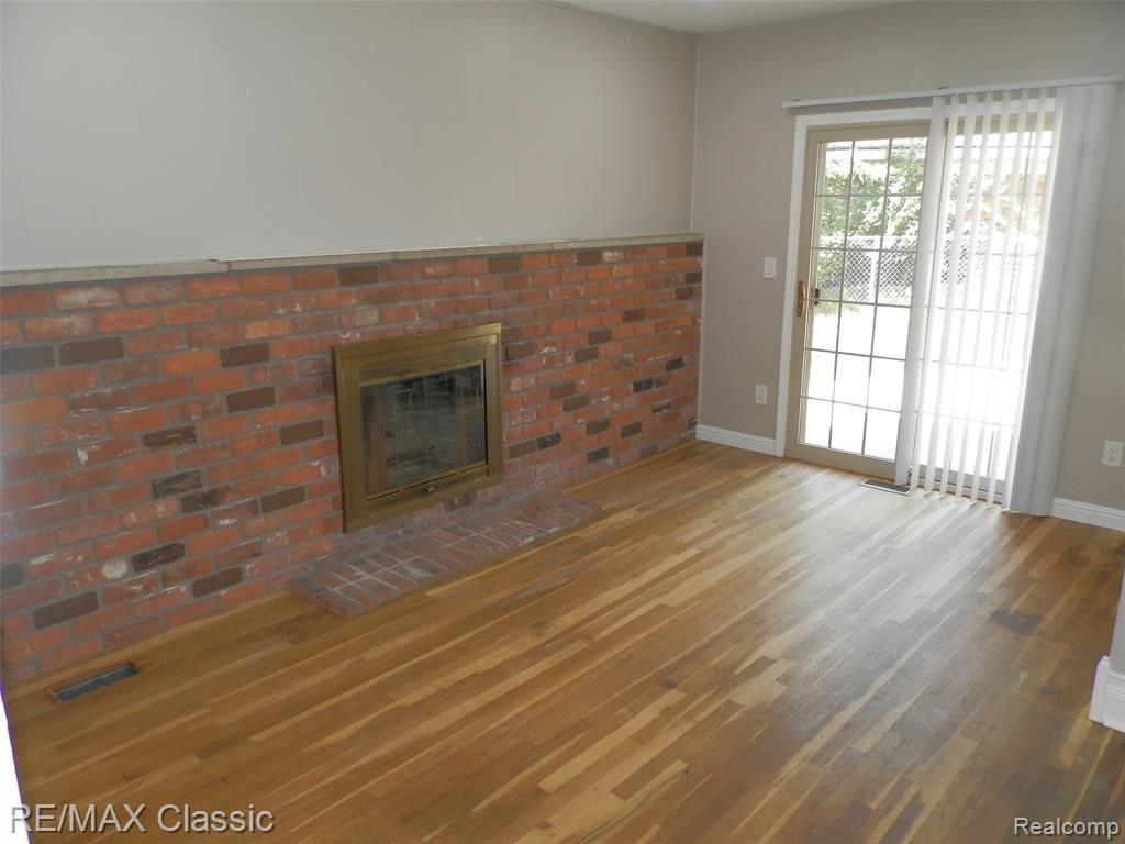 9374 PATTON Street, Livonia, MI 48150 — Photo 6