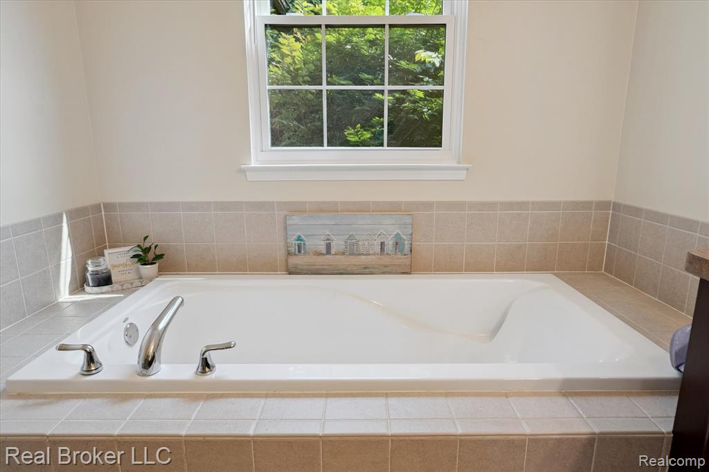 8567 Hummingbird, Commerce Twp, MI 48382 — Photo 26