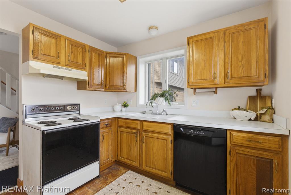 3340 Pineridge Lane, Brighton, MI 48116 — Photo 7
