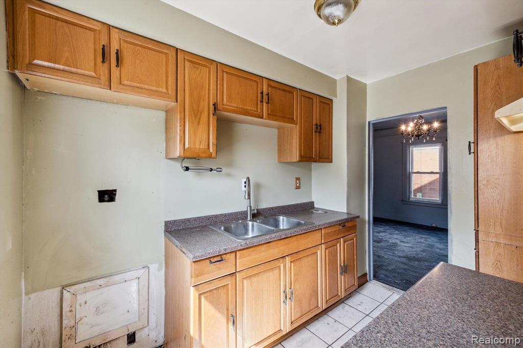 805 E GEORGE Avenue, Hazel Park, MI 48030 — Photo 17