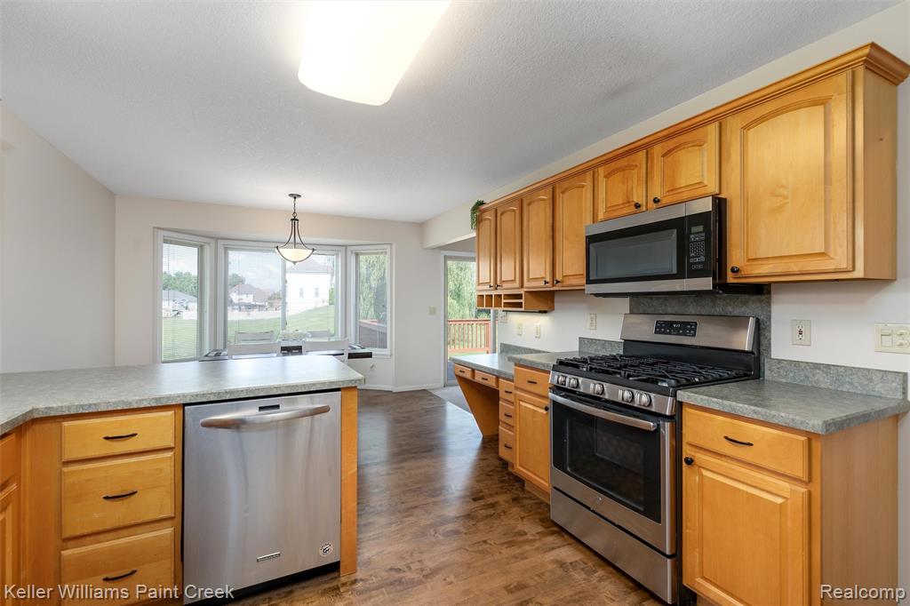 7537 Waterfall Drive, Grand Blanc, MI 48439 — Photo 11