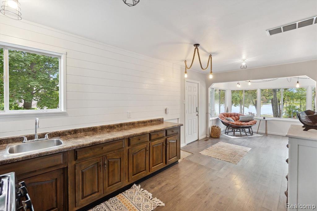 5630 Glen Echo Drive, Howell, MI 48843 — Photo 8