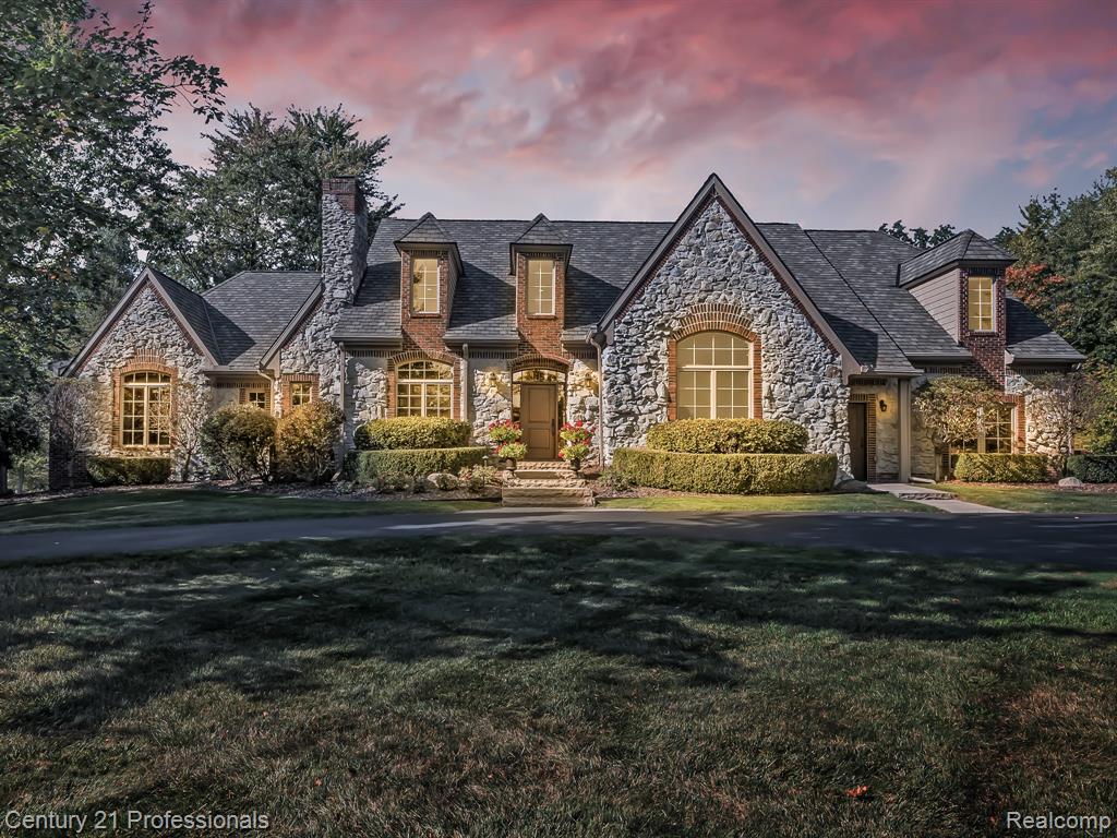 8242 Pine Hollow Court, Grand Blanc, MI 48439 — Photo 2