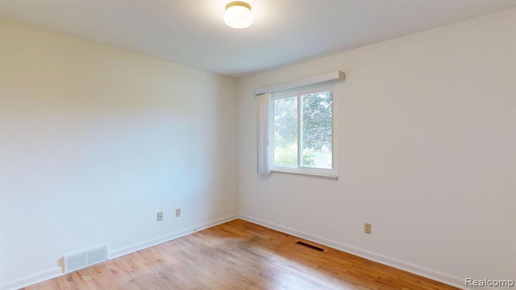 5204 Applewood Drive, Flushing, MI 48433 — Photo 48