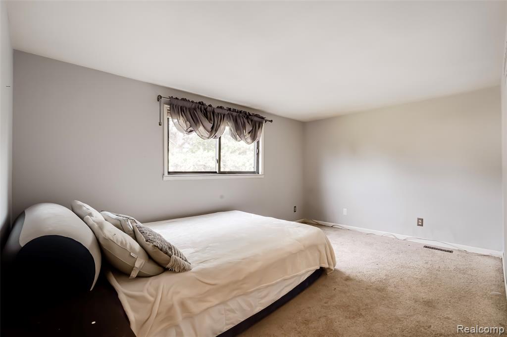 24705 Colonial Drive, Woodhaven, MI 48183 — Photo 46