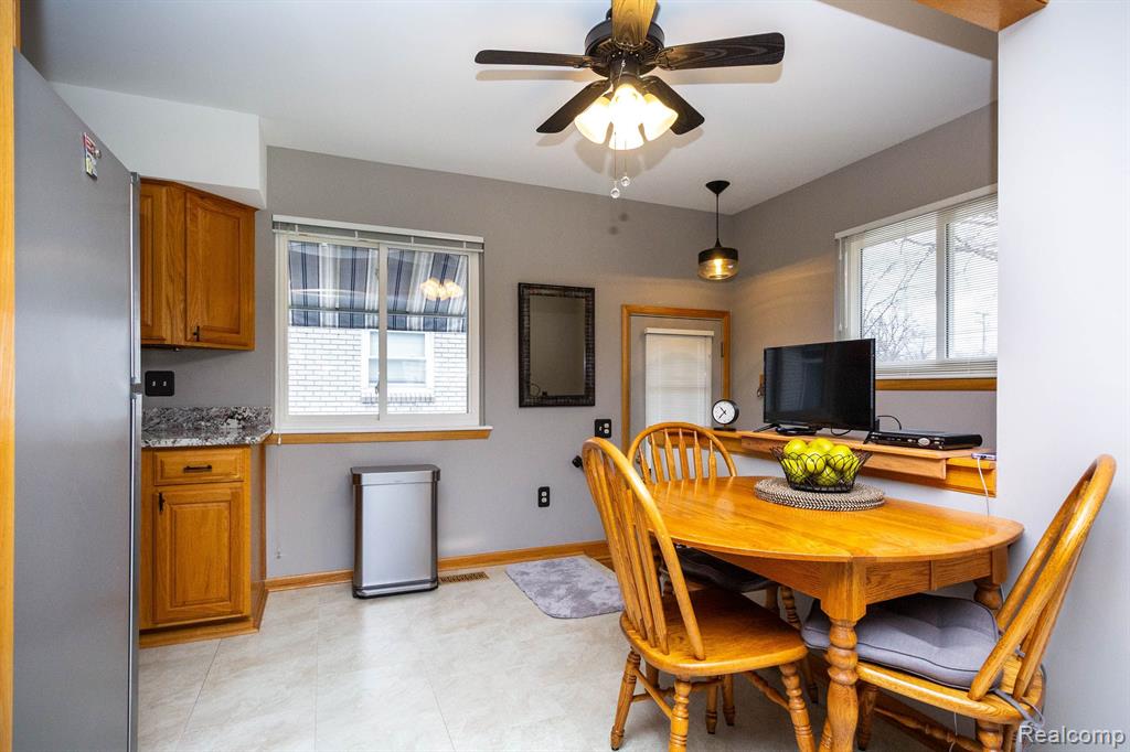 911 MAYFIELD Drive, Royal Oak, MI 48067 — Photo 17