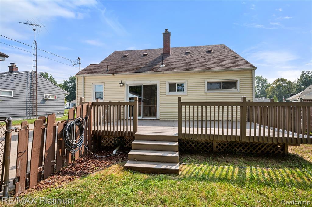 709 Elmwood Drive, Fenton, MI 48430 — Photo 32