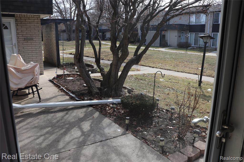 8256 Karam Boulevard, Warren, MI 48093 — Photo 3