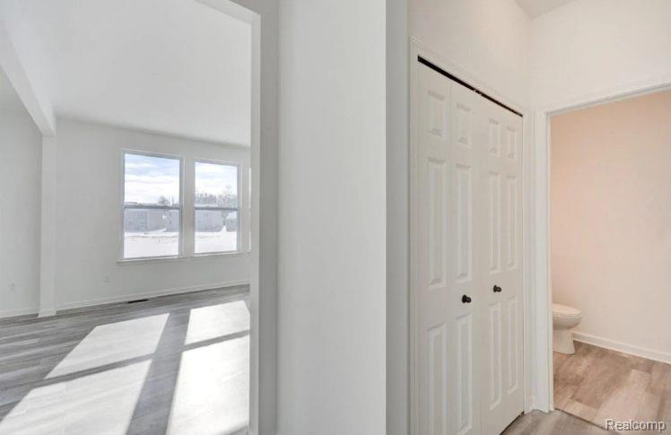 9480 White Tail Drive, Ypsilanti, MI 48197 — Photo 9