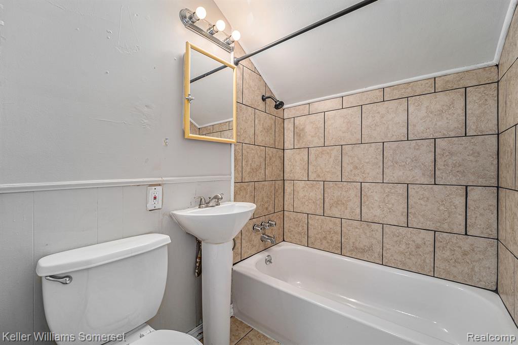 8043 Kaltz, Center Line, MI 48015 — Photo 9