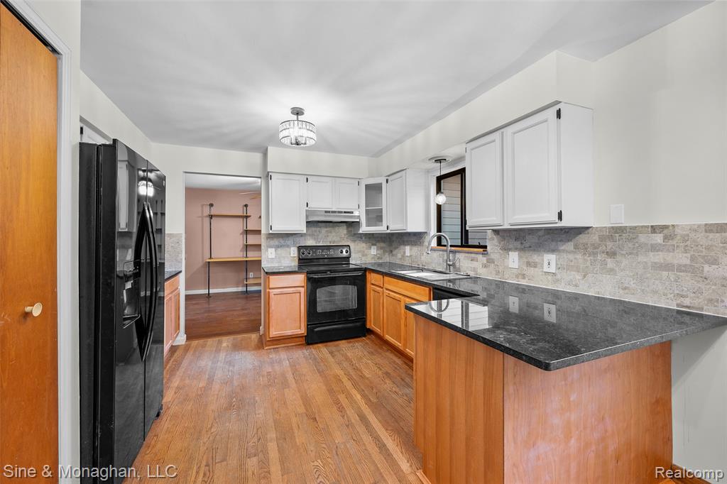 550 Hillcliff Drive, Waterford, MI 48328 — Photo 10