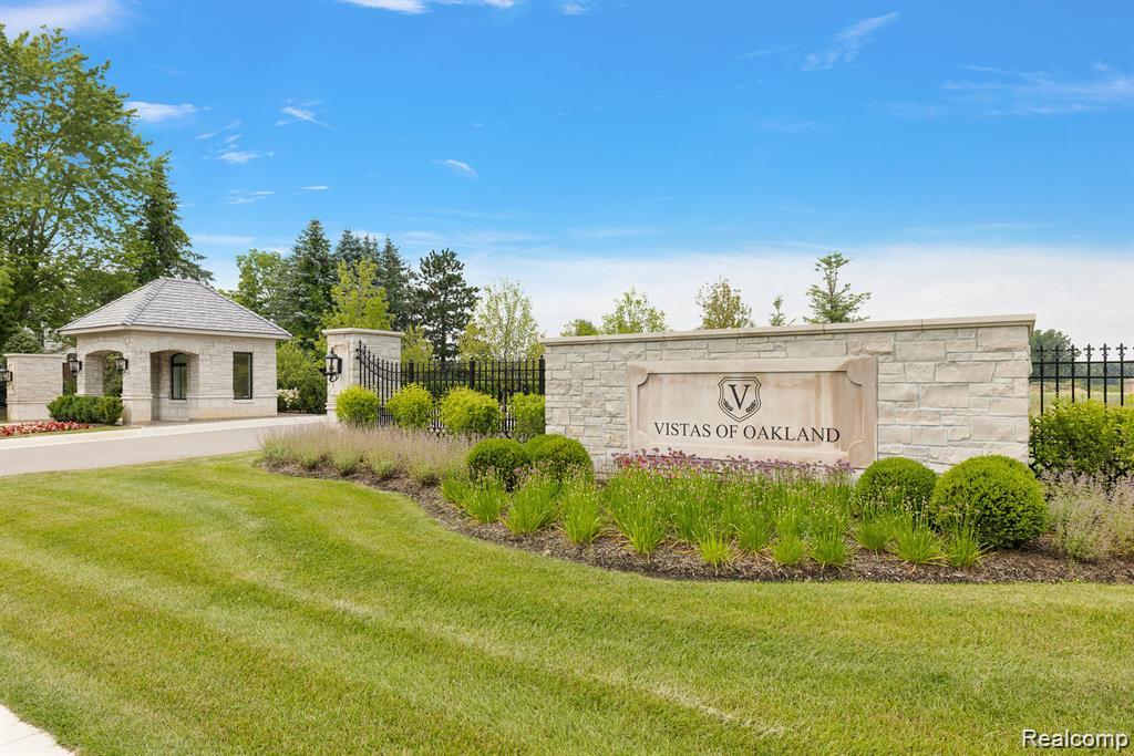 1583 Vista Drive, Oakland, MI — Photo 2