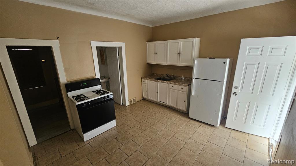 4107 N CAMPBELL Street, Detroit, MI 48210 — Photo 24