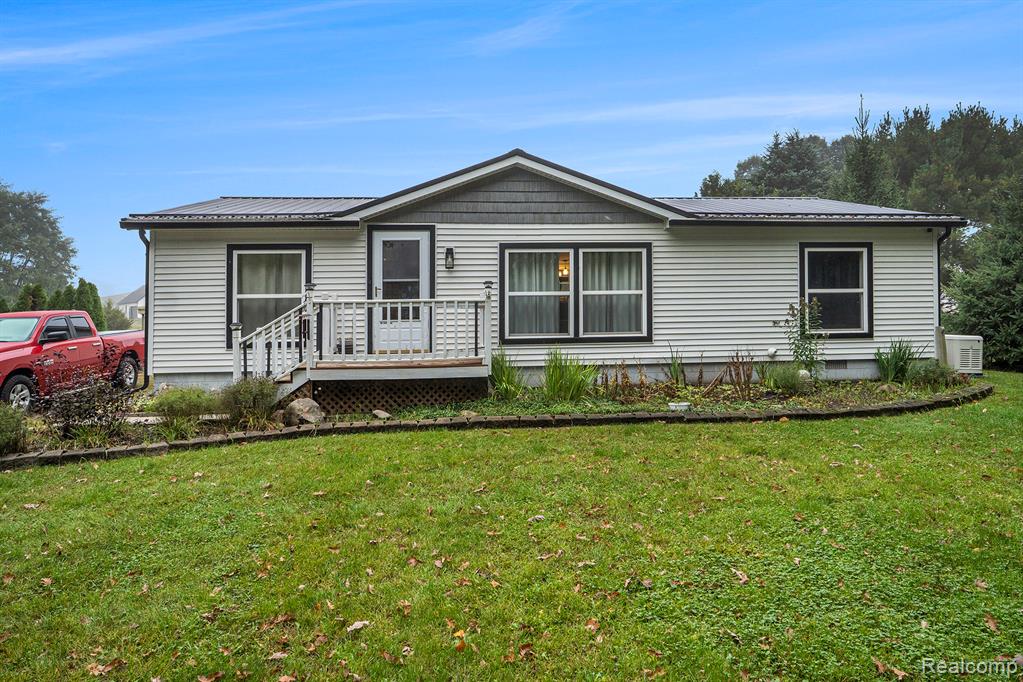 9445 E Lehring Road, Durand, MI 48429 — front exterior