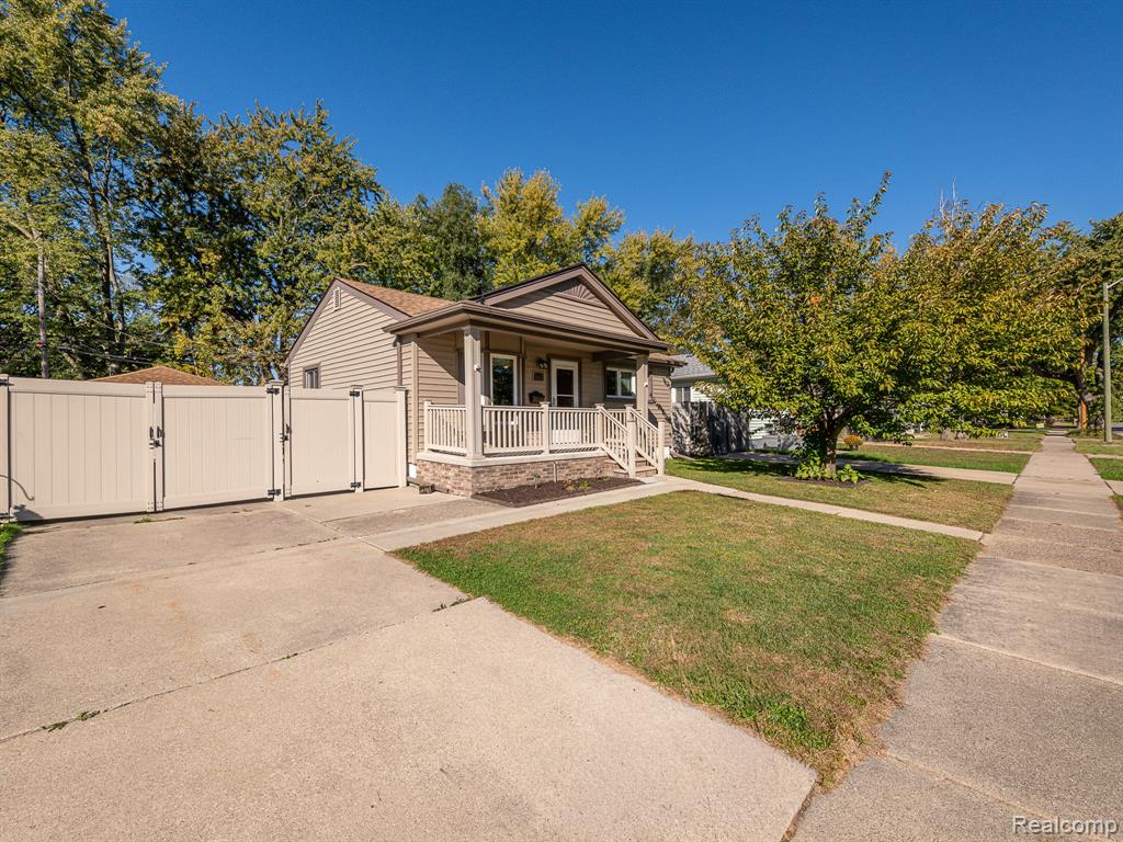 6676 Syracuse Street, Taylor, MI 48180 — front exterior
