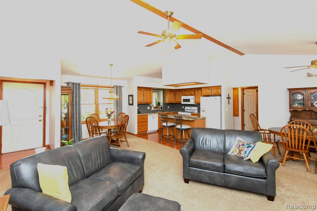 906 VILLAGE Drive, Davison, MI 48423 — Photo 16