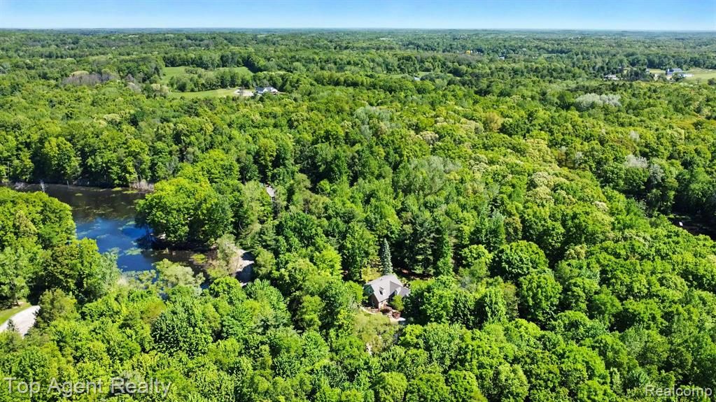 2411 Farmbrook Trail, Oxford, MI 48370 — Photo 36