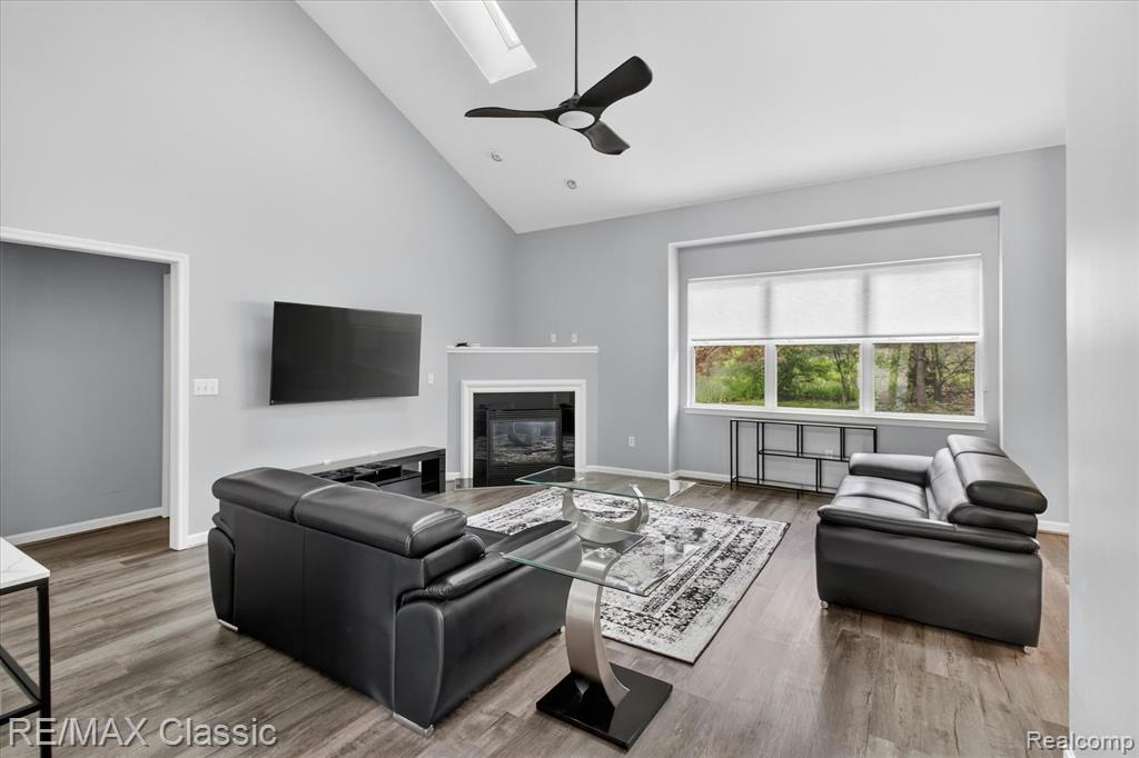 2298 Calibouge, 32, Commerce Twp, MI 48382 — Photo 7