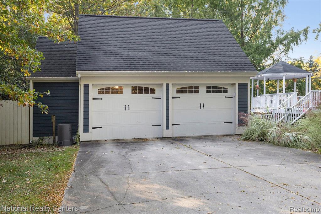 15421 ROBINWOOD Drive, Plymouth, MI 48170 — Photo 33