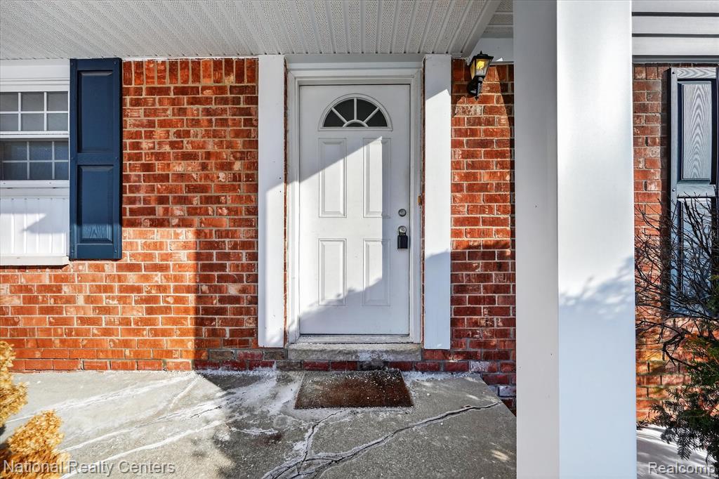 24825 Olde Orchard Street, Novi, MI — Photo 4
