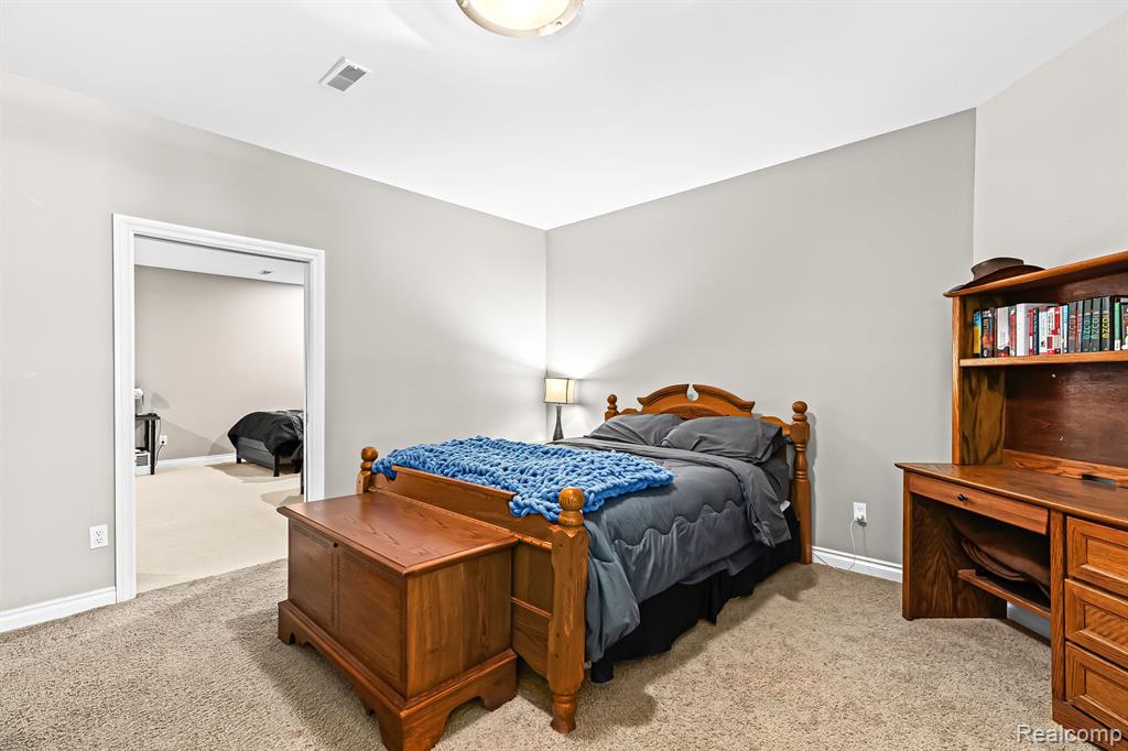 10815 SPARKLING WATERS Court, South Lyon, MI 48178 — Photo 40