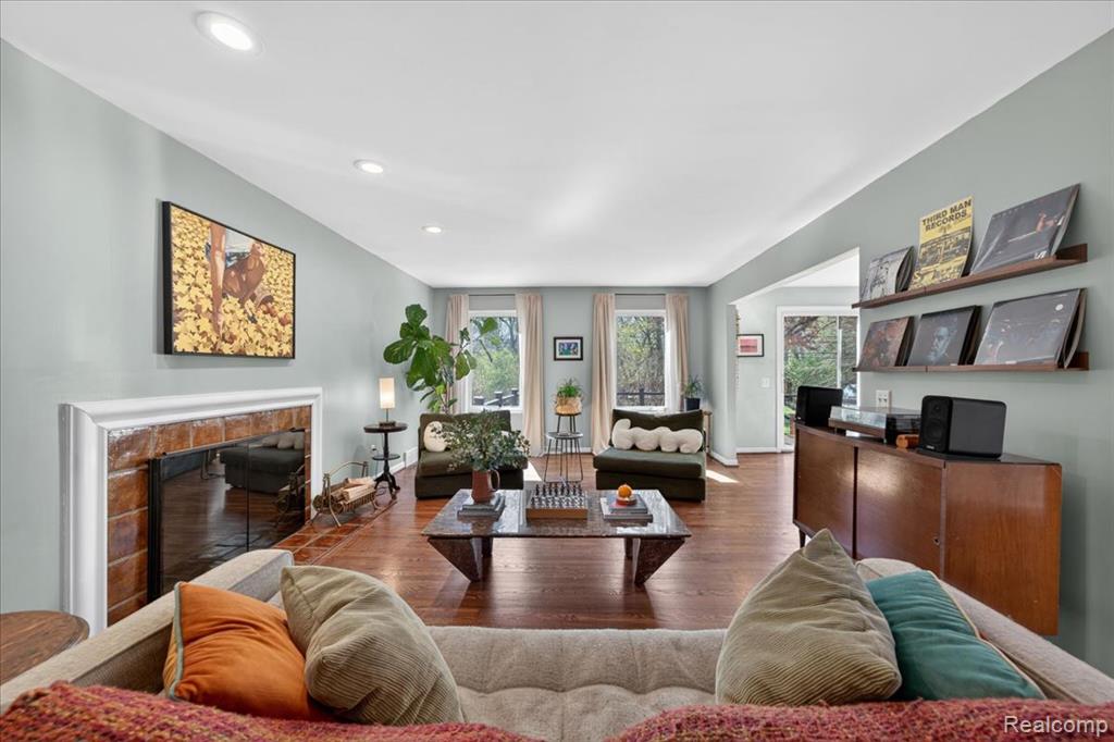 7025 Cedarbank Drive, West Bloomfield, MI 48324 — Photo 4