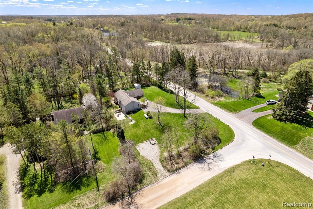 9248 HARTLAND Road, Fenton, MI 48430 — Photo 34