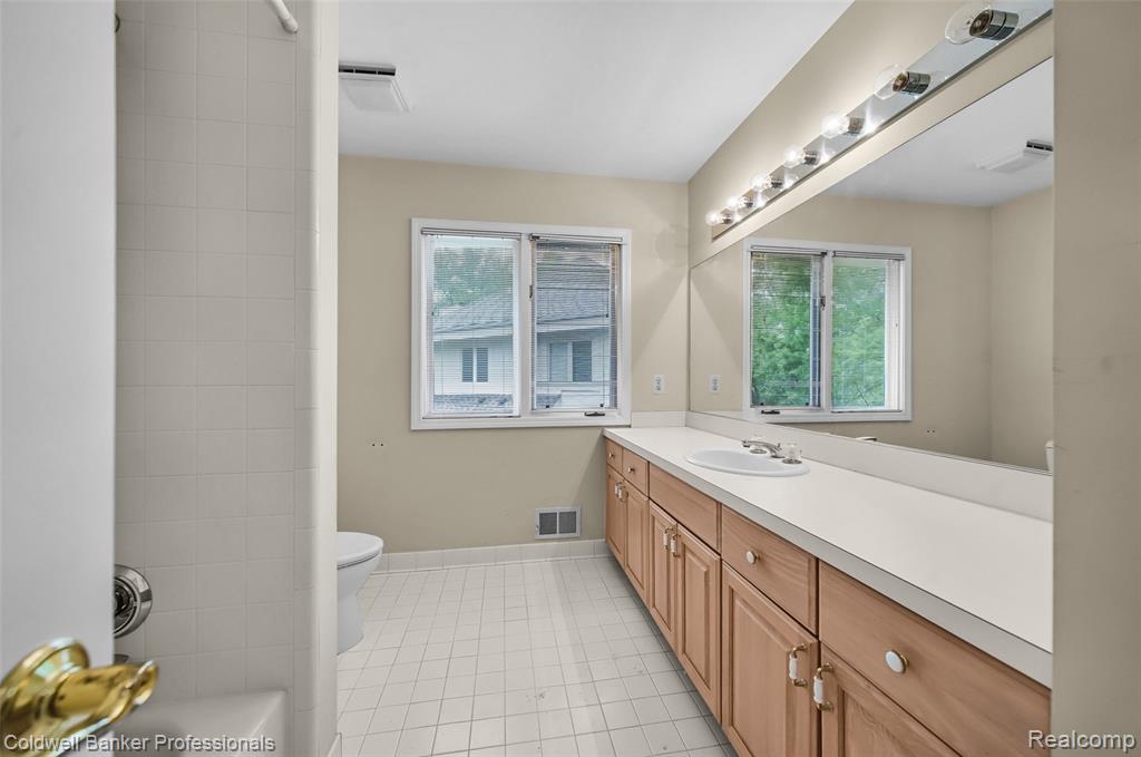 6560 Pleasant Lake Court, 11, West Bloomfield, MI — Photo 41