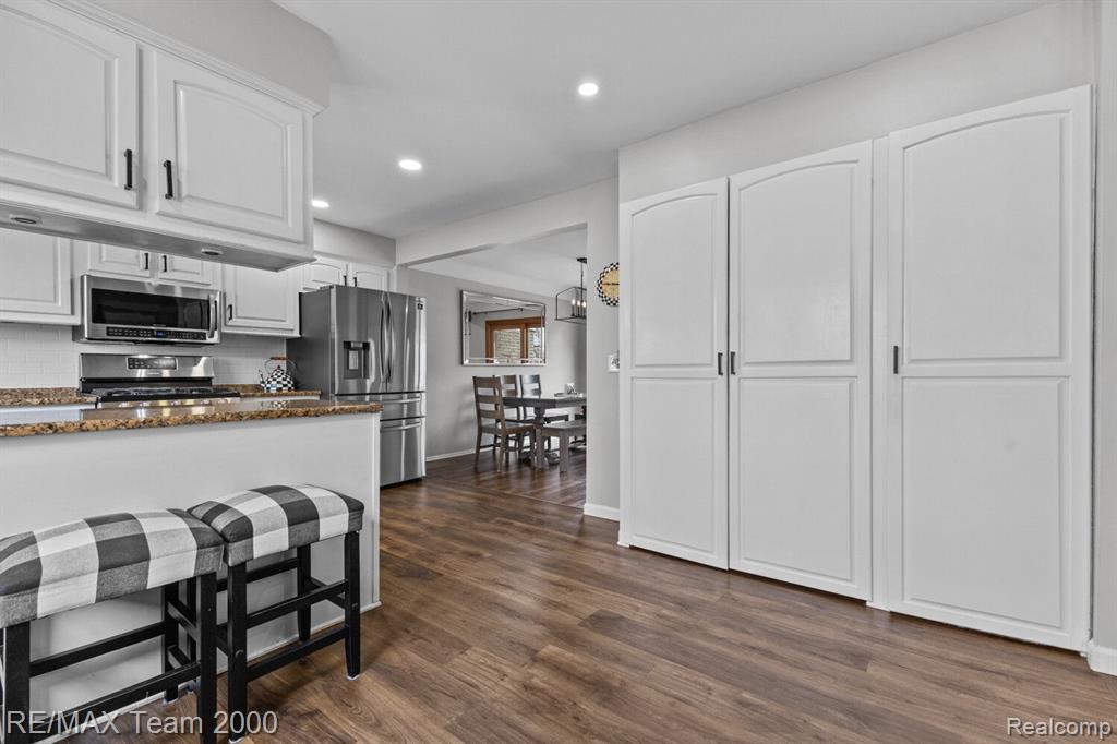 708 DOVER Street, Dearborn Heights, MI 48127 — Photo 8