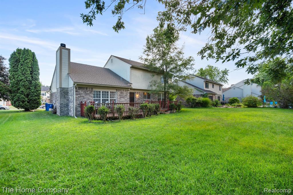 6868 Essex Court, Waterford, MI 48327 — Photo 29