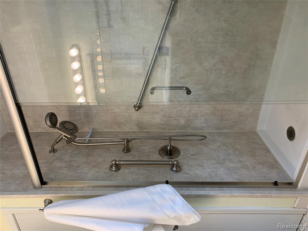 5113 Candlewood Drive, Grand Blanc, MI 48439 — Photo 21
