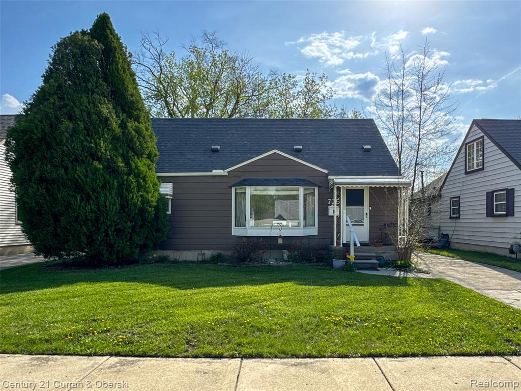 725 S Manitou Avenue, Clawson, MI — front exterior