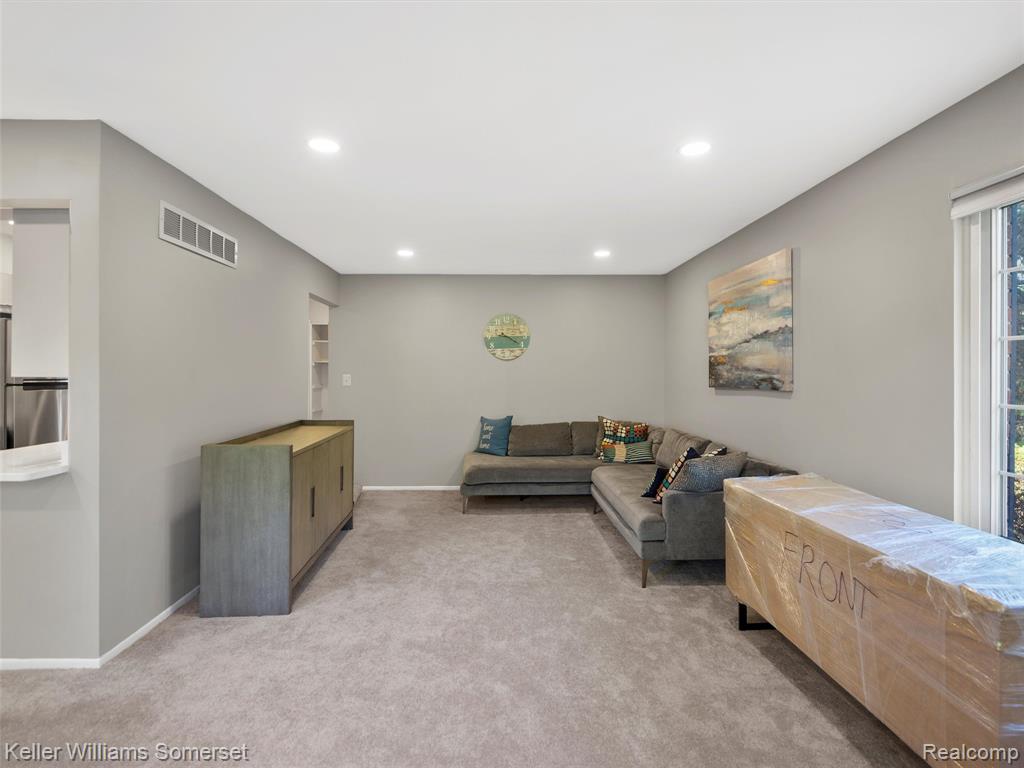 773 E Fox Hills Drive, Bloomfield Hills, MI 48304 — Photo 11