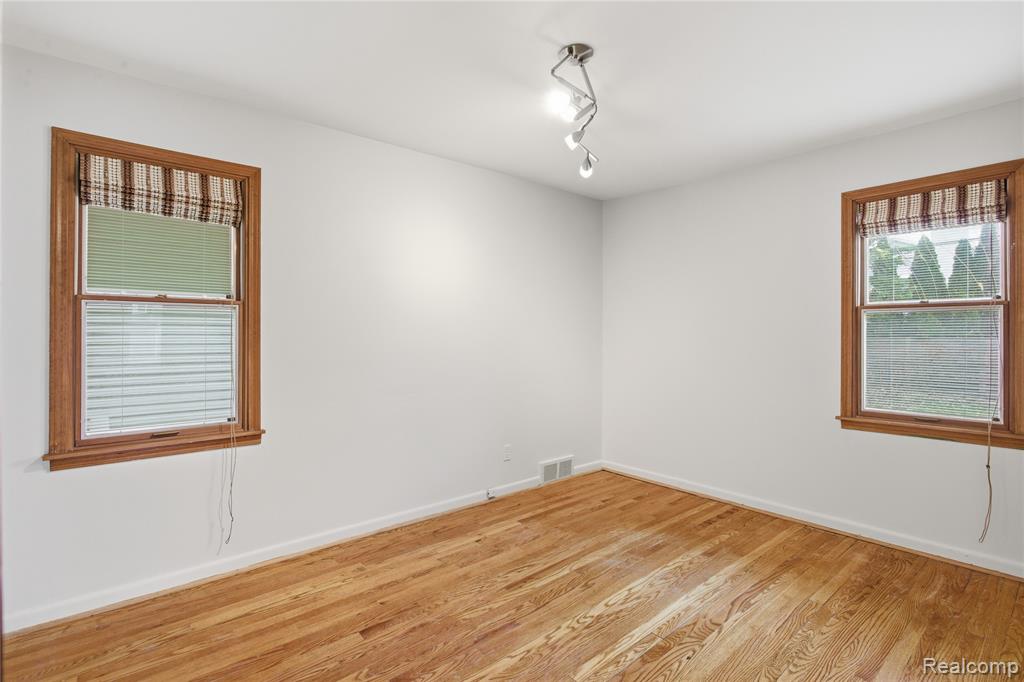 10404 Hart Avenue, Huntington Woods, MI — Photo 35